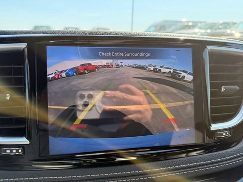 Used 2025 Chrysler Pacifica Limited FWD image 16