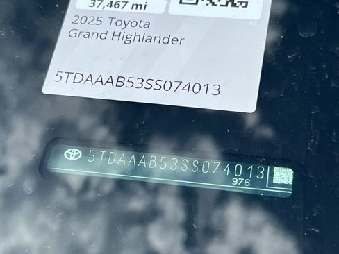 Certified 2025 Toyota Grand Highlander AWD image 23