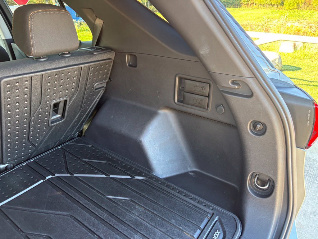 Used 2024 Chevrolet Equinox LT w/ LPO, Floor Liner Package FWD image 46