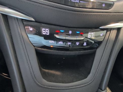 Used 2019 Cadillac XT5 Luxury w/ LPO, Radiant Package AWD/4WD image 16