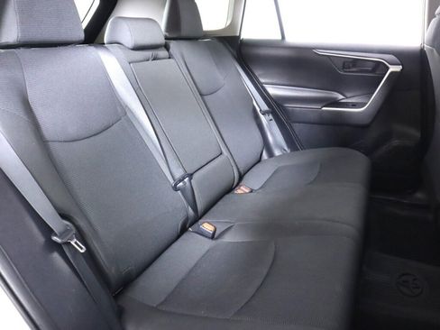Used 2021 Toyota RAV4 LE AWD/4WD image 36