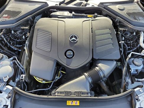 Used 2025 Mercedes-Benz E 350 4MATIC Sedan image 10