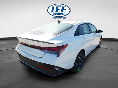 Certified 2025 Hyundai Elantra Sport FWD image 3
