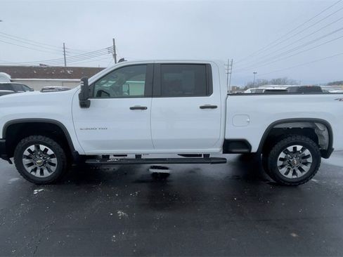 Used 2024 Chevrolet Silverado 2500 Custom w/ Custom Value Package image 5