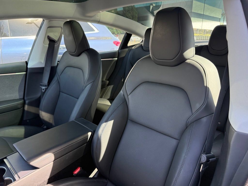 Used 2025 Tesla Model 3 RWD image 3
