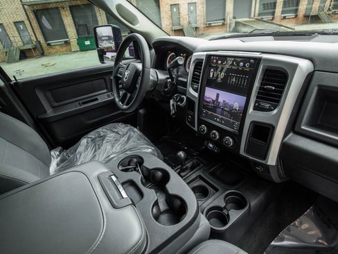 Used 2017 RAM 2500 Tradesman w/ Chrome Appearance Group image 32