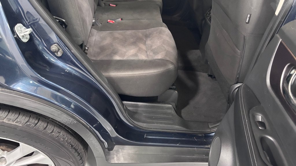 Used 2016 Nissan Rogue SV FWD image 25