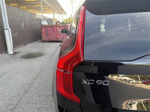 Used 2024 Volvo XC90 B5 Core image 10