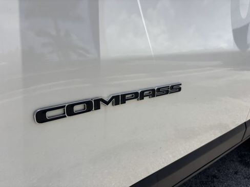 Used 2018 Jeep Compass Latitude w/ Popular Equipment Group FWD image 31
