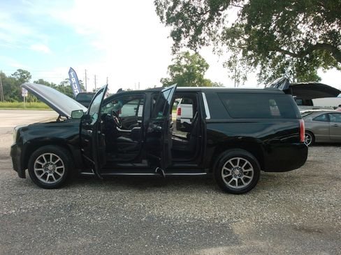 Used 2015 GMC Yukon XL Denali w/ Open Road Package RWD image 10