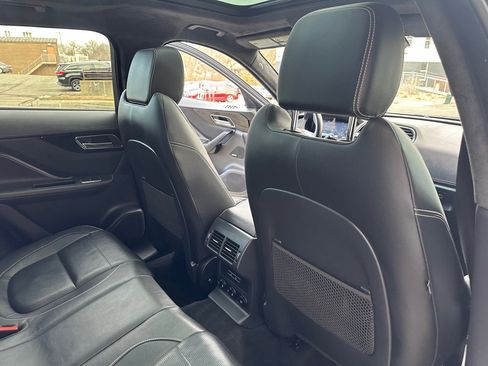 Used 2019 Jaguar F-PACE S image 21