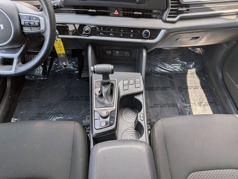 Used 2025 Kia Sportage LX FWD image 22