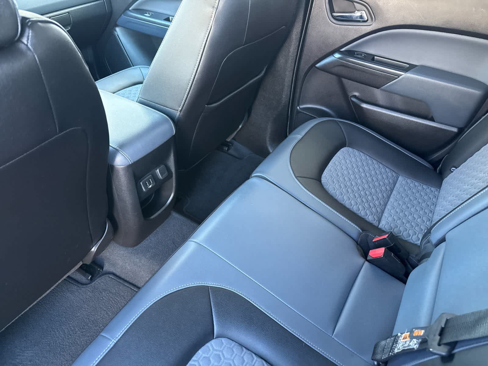 Used 2019 Chevrolet Colorado Z71 AWD/4WD image 4