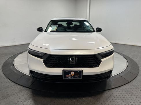 Certified 2025 Honda Accord SE image 4