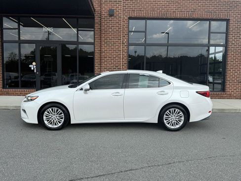 Used 2017 Lexus ES 350 w/ Premium Package FWD image 3