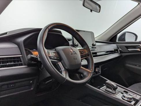 Used 2024 Mitsubishi Outlander SE image 23