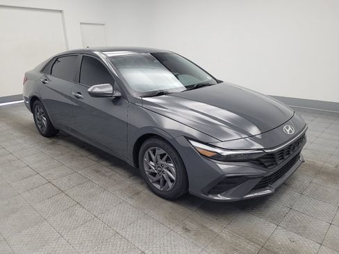 Used 2024 Hyundai Elantra SEL FWD image 13