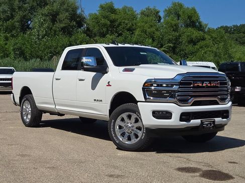 New 2026 RAM 2500 Laramie AWD/4WD image 4
