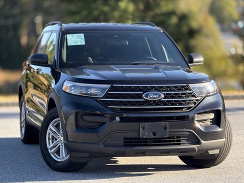 Used 2020 Ford Explorer XLT image 3