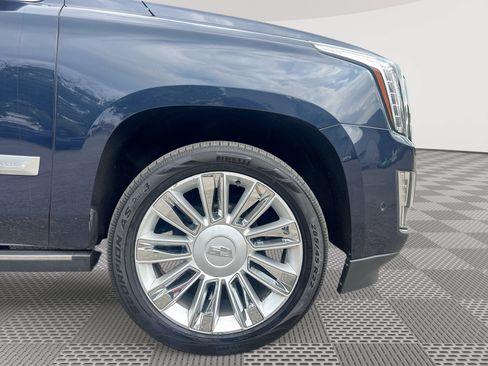Used 2020 Cadillac Escalade Platinum AWD/4WD image 31