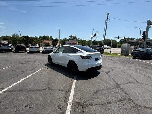 Used 2021 Tesla Model Y Long Range AWD/4WD image 10