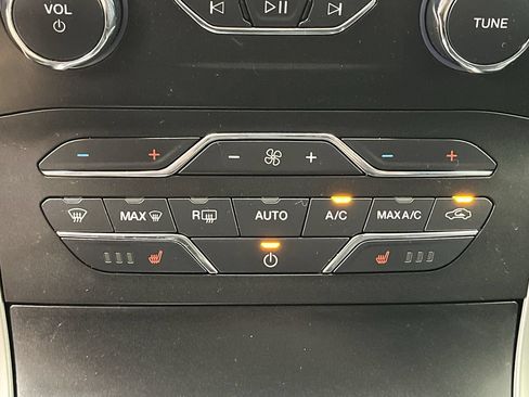 Used 2020 Ford Edge SEL w/ Convenience Package AWD/4WD image 22