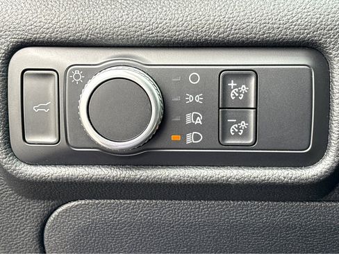 Used 2020 Ford Explorer XLT w/ Comfort Package image 12