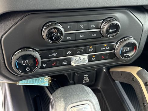 New 2026 Ford Bronco Badlands AWD/4WD image 23