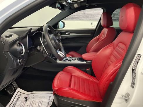 Used 2024 Alfa Romeo Stelvio Veloce image 14