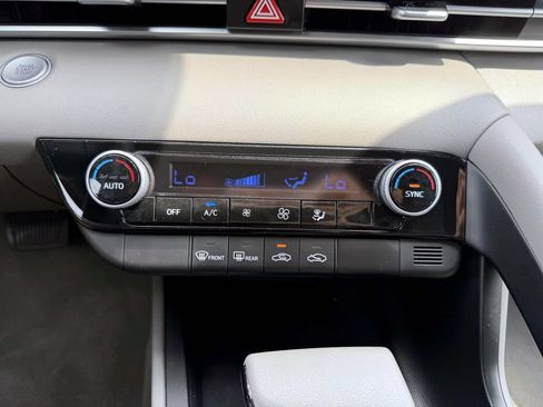 Used 2023 Hyundai Elantra SEL FWD image 19