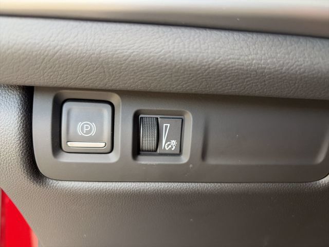 Certified 2024 Cadillac XT4 Premium Luxury w/ Technology Package FWD image 18