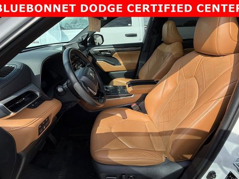 Used 2023 Toyota Highlander Platinum FWD image 9