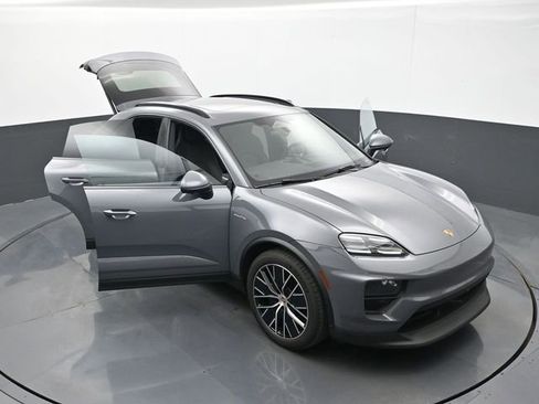 Used 2025 Porsche Macan Electric RWD image 33