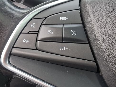 Used 2018 Cadillac XT5 Luxury w/ LPO, Black Ice Package AWD/4WD image 21