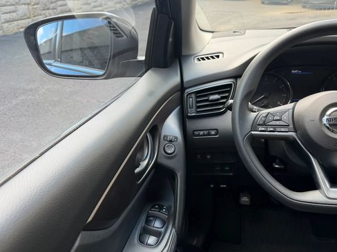 Used 2020 Nissan Rogue Sport S w/ Appearance Package FWD image 17
