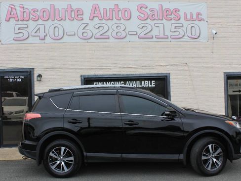 Used 2017 Toyota RAV4 XLE AWD/4WD image 1