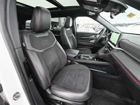 Used 2025 Ford Explorer ST image 27