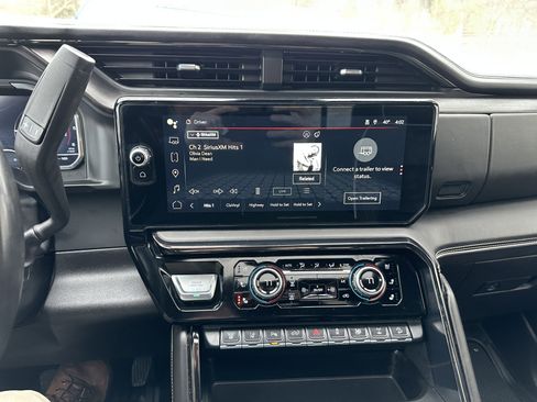 Used 2024 GMC Sierra 2500 AT4X image 13