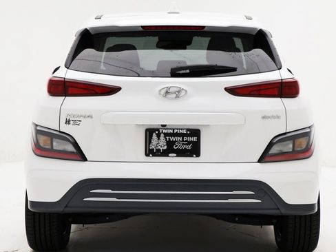 Used 2023 Hyundai Kona SE w/ Cargo Package image 8