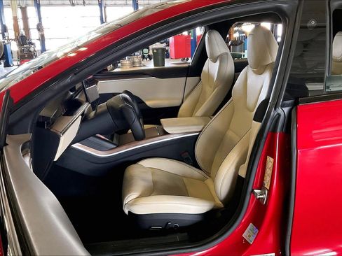 Used 2021 Tesla Model S Plaid image 7