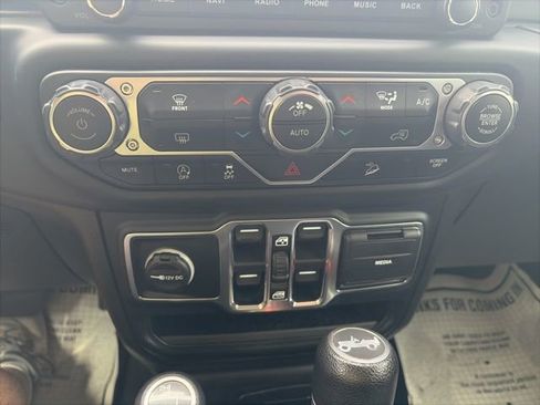 Used 2019 Jeep Wrangler Unlimited Sahara image 23