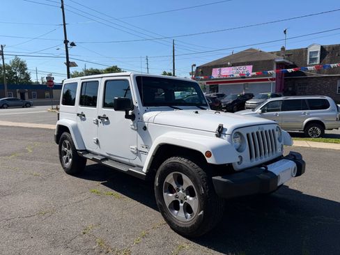 Used 2016 Jeep Wrangler Unlimited Sahara w/ Connectivity Group AWD/4WD image 3