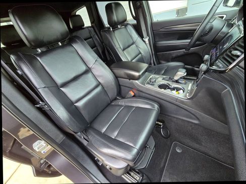 Used 2019 Jeep Grand Cherokee Limited image 21