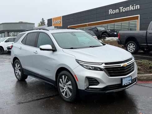 Used 2022 Chevrolet Equinox LT image 2