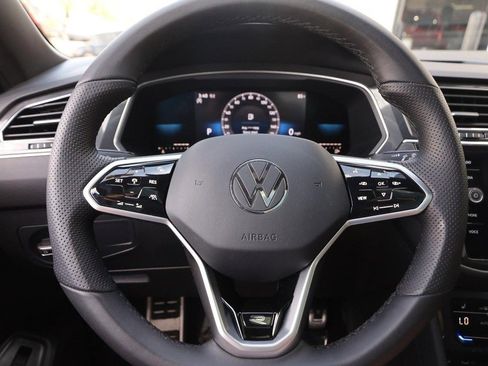 Used 2022 Volkswagen Tiguan SE R-Line image 11