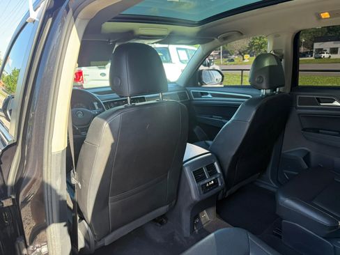 Used 2018 Volkswagen Atlas SEL w/ R-Line Package AWD/4WD image 14