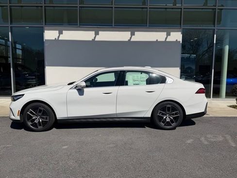 New 2026 BMW 530i xDrive w/ Premium Package image 2