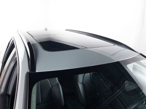 Certified 2026 Volvo XC40 B5 Plus AWD/4WD image 5