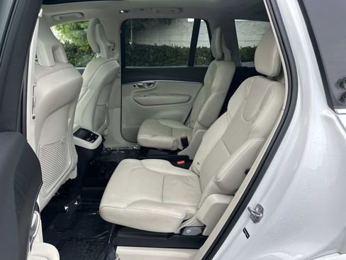 Used 2020 Volvo XC90 T6 Momentum image 21