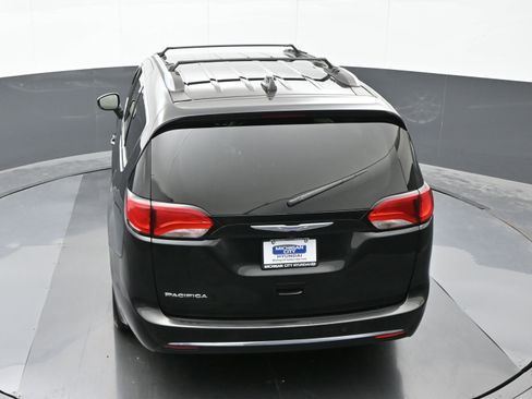 Used 2020 Chrysler Pacifica Touring-L image 35